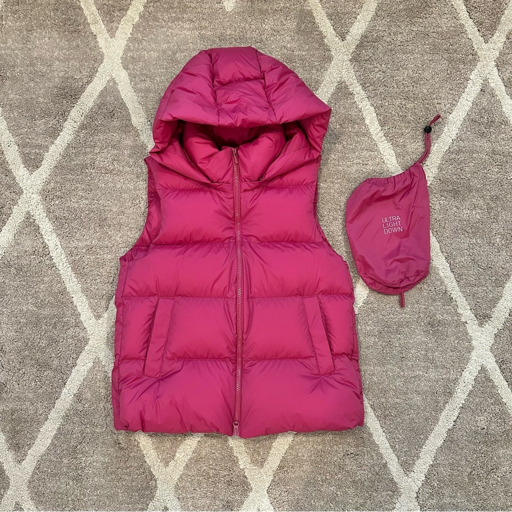 EUC Uniqlo Ultra Light Down Puffer Vest in Pink (Size Small)